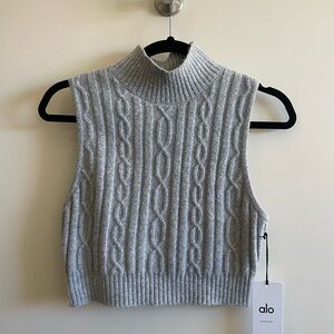 Alo Cable Knit Winter Bliss Mock Neck Tank
Size S
Athletic Heather Grey